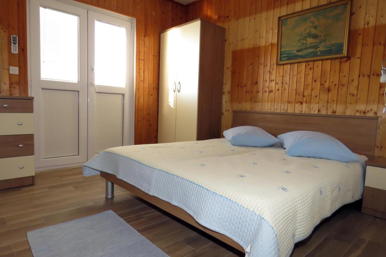 Apartments By The Sea Drasnice, Makarska - 5265 Kültér fotó